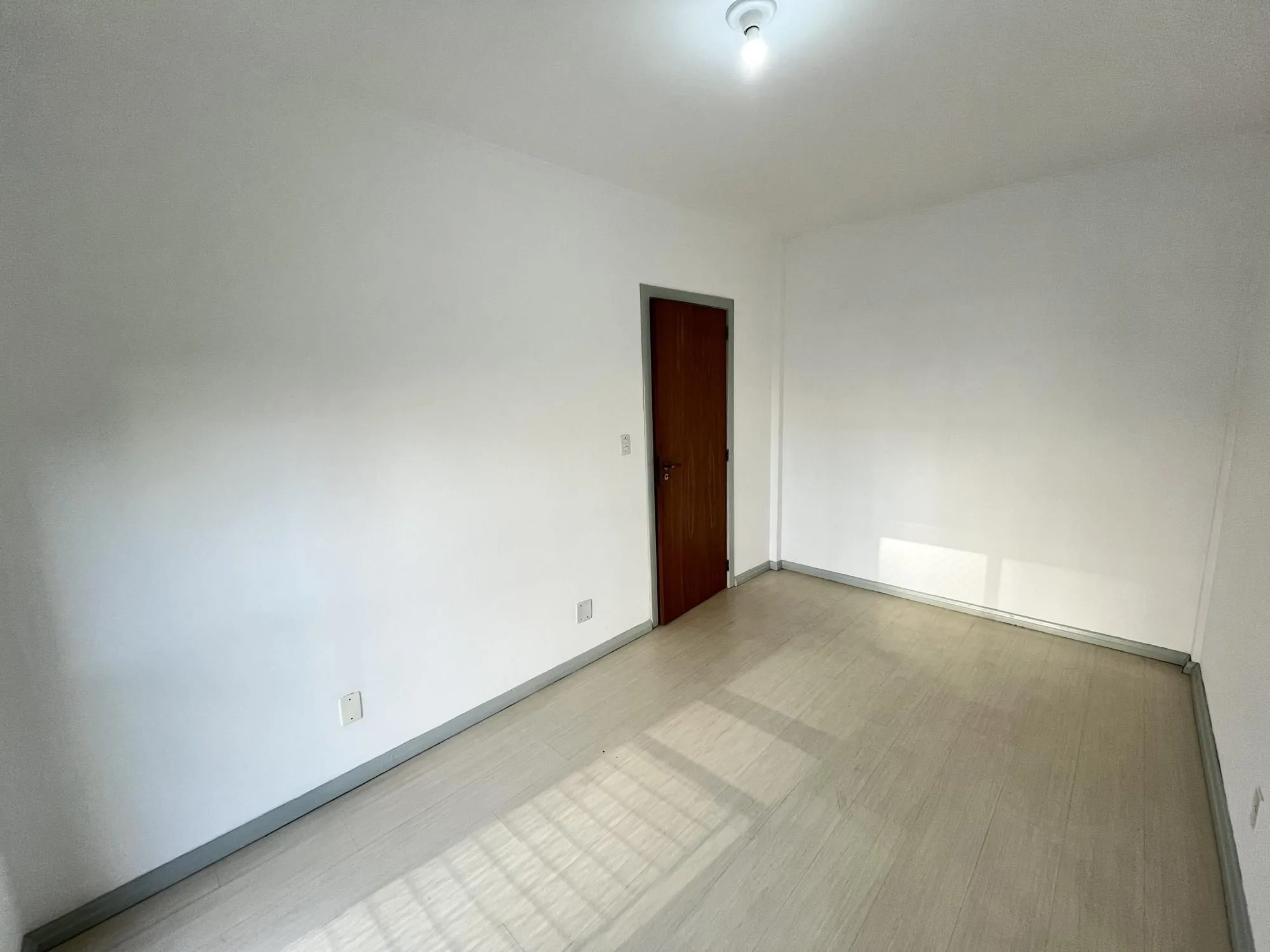 Imagem Apartamento de 1 quarto, 2 sacadas e 1 vaga de garagem no bairro Farroupilha POA