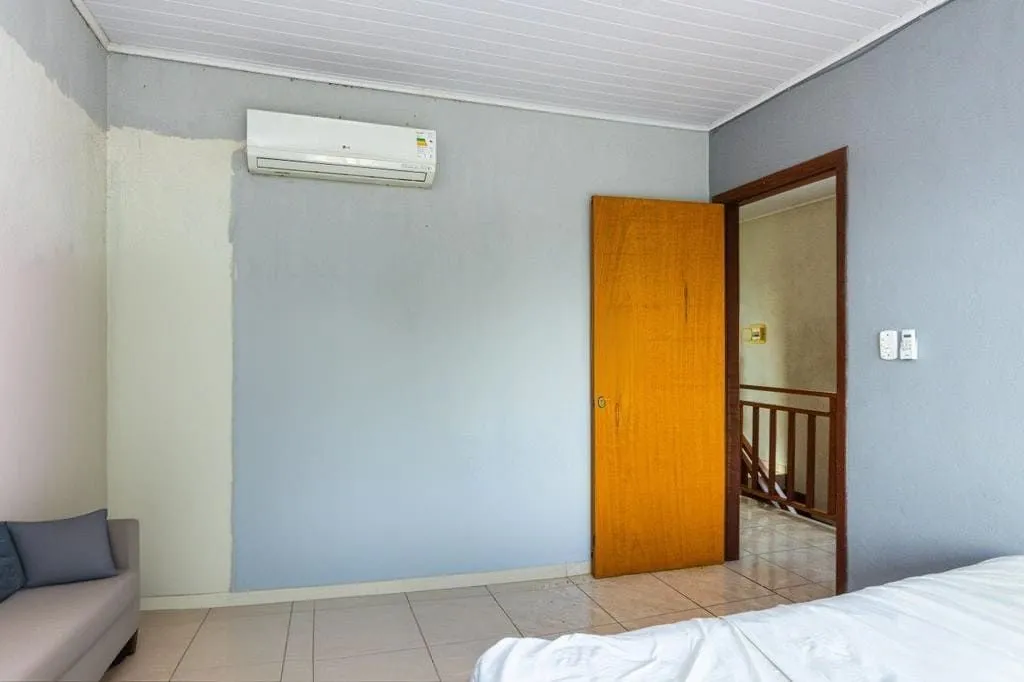 Imagem Casa de 3 dormitórios no Bairro Lomba do Pinheiro - Porto Alegre