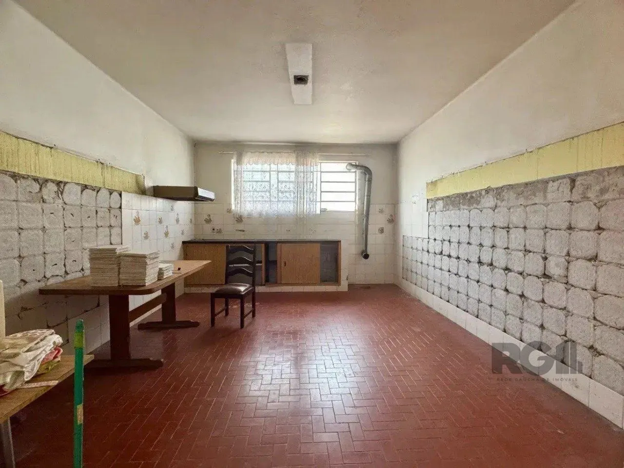 Imagem Casa de 5vquartos e 3 vagas de garagem no bairro Santana em Porto Alegre