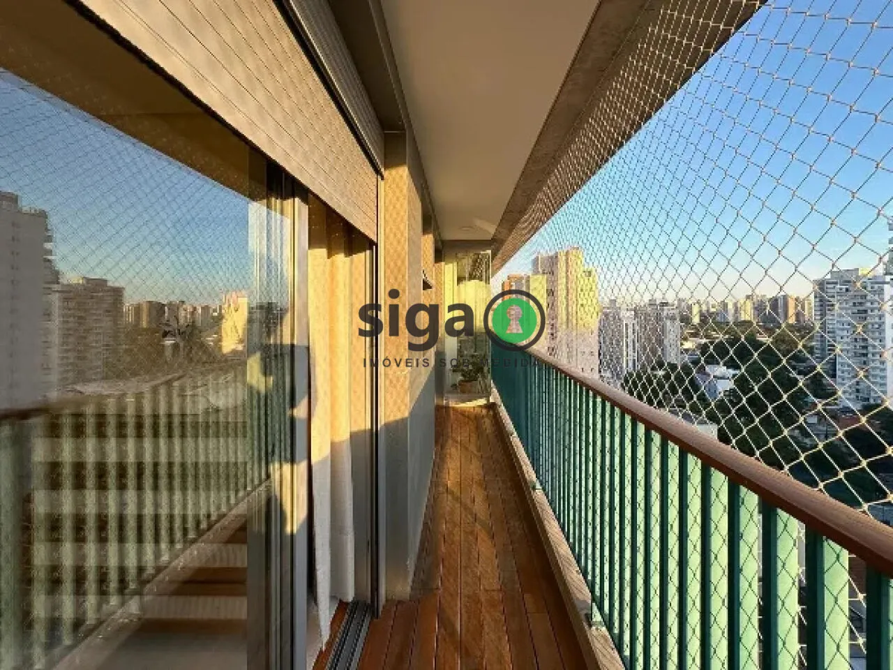 Imagem Apartamento à venda em Moema, com 2 suítes e 2 vagas com porteira fechada!