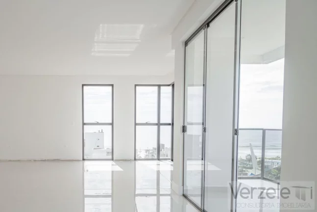 Imagem Apartamento 4 ou + dormitórios para Venda em Itajaí / SC no bairro Praia Brava