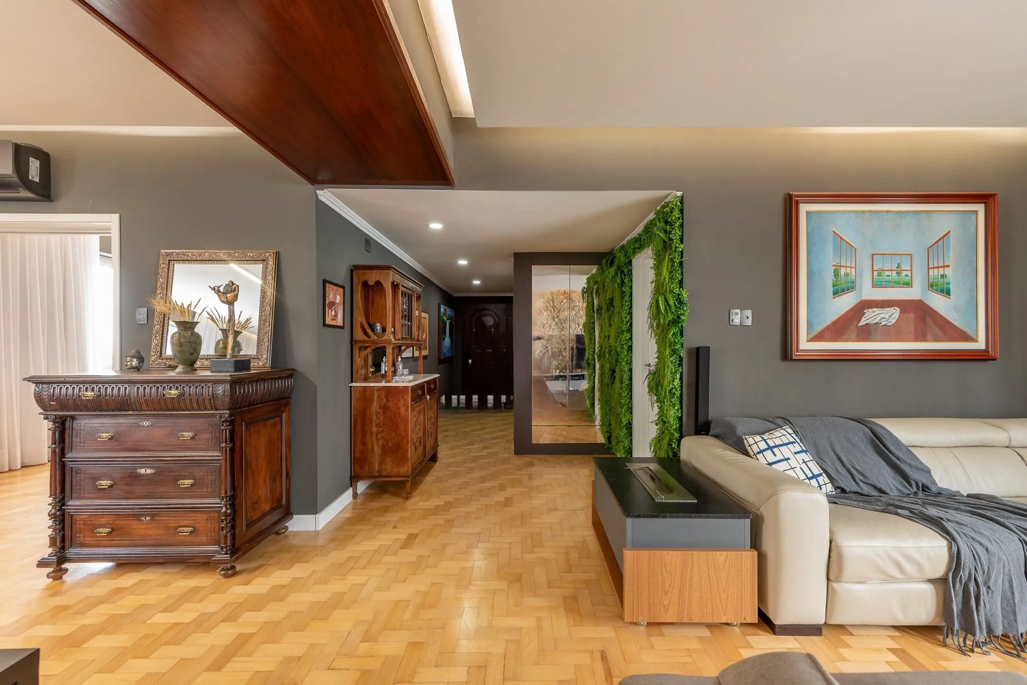Imagem Apartamento com 295m² e 3 dormitórios, 1 suíte, 2 vagas individuais, no bairro Independência