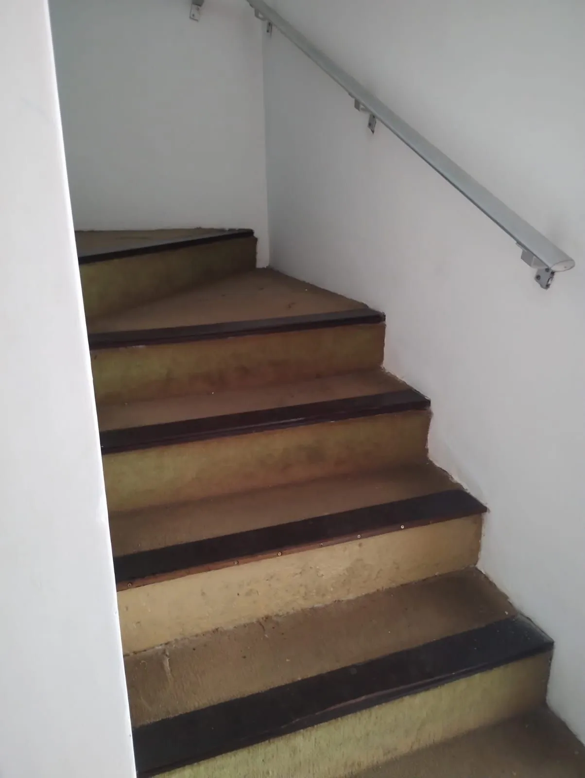 Imagem Excelente Casa com 03 suítes + Apto nos fundos com 01 Dor. Garagem 3 carros