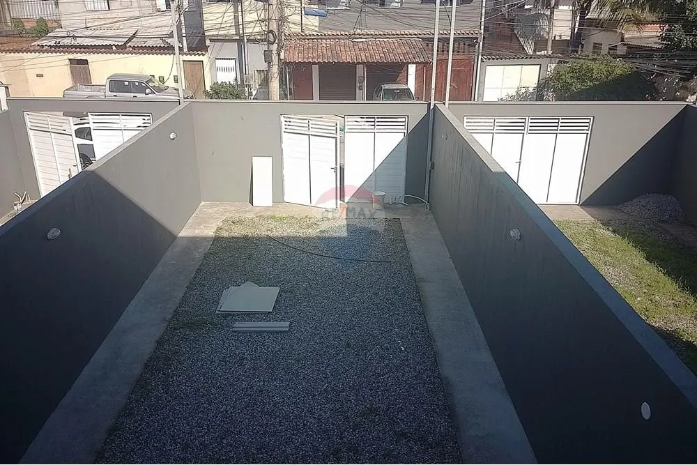 Imagem Casa com 3 quartos para alugar em Pedra de Guaratiba