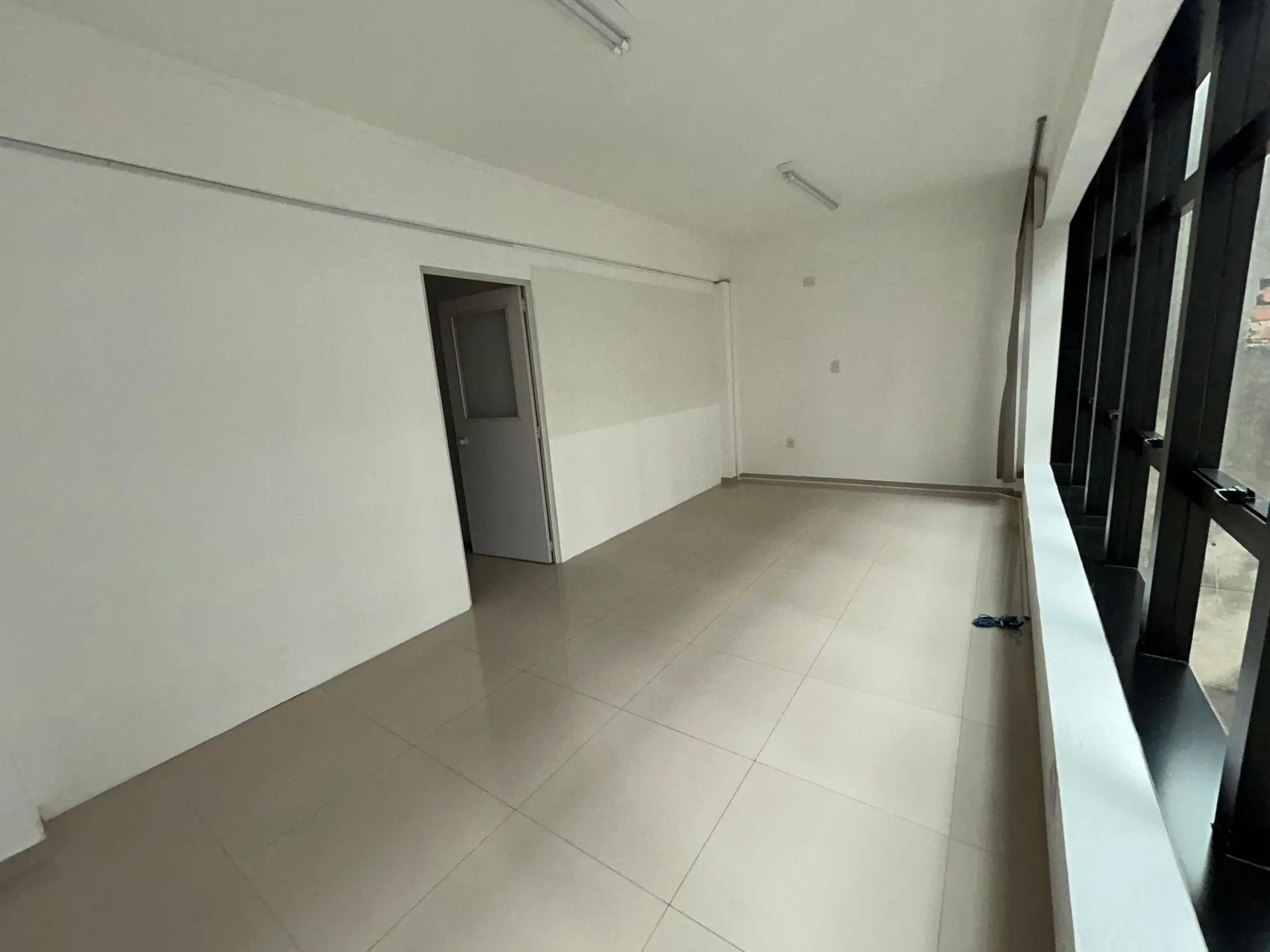 Imagem Sala comercial à venda em Porto Alegre, Centro Histórico, 72m2