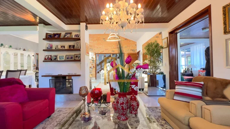 Imagem Casa de Alto Padrão no bairro do Golfe em Teresópolis-RJ