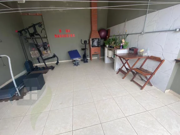 Imagem Sobrado com 3 dormitórios sendo 3 suítes, 5 banheiros, 2 vagas, com 223m² em Santo André
