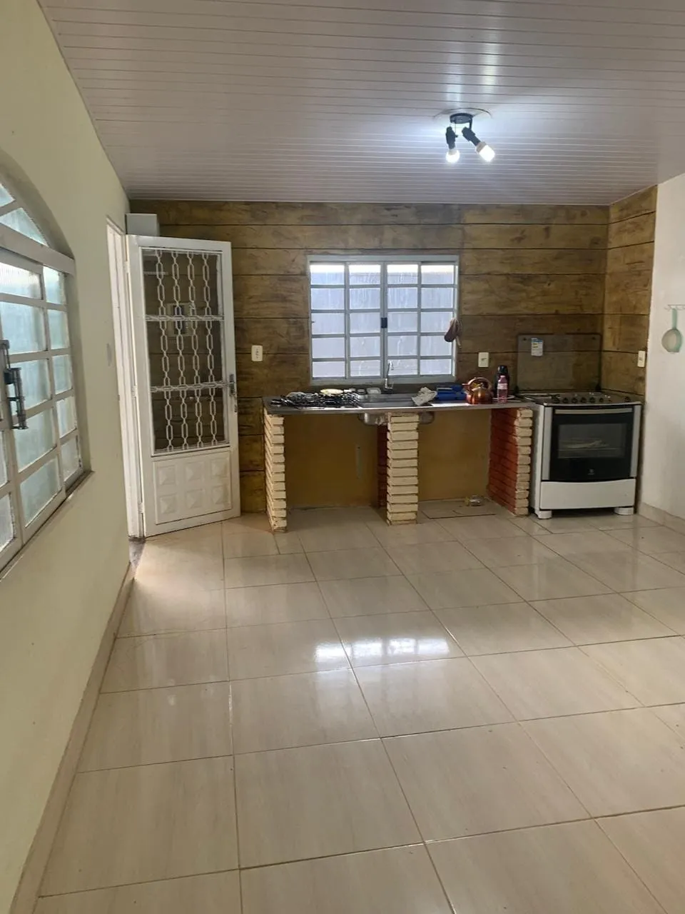 Imagem Chácara à venda 2 Quartos, 4 Vagas, 700M², Goiabal, Pindamonhangaba - SP