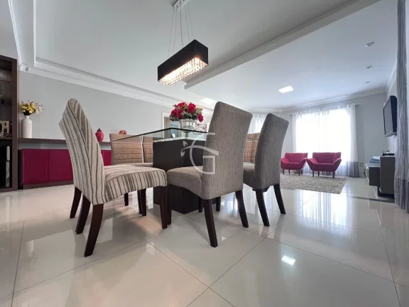 Imagem Excelente casa no Floresta com 220m² de área construída e um terreno de 600m² .
