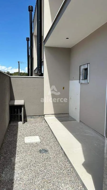 Imagem Sobrado Novo à Venda - 2 Dormitórios I 2 Suítes I Vaga de garagem I Churrasqueira em São José - SC