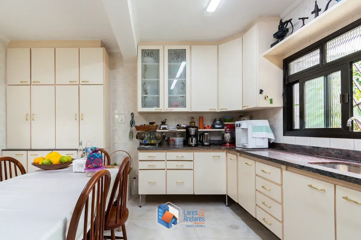 Imagem Casa para venda em Vila das Mercês com 4 quartos, sendo 1 suíte, 263m²
