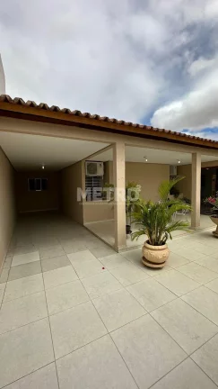 Imagem Casa para fins comerciais, 12x25, 03 cômodos, 02 salas, 02 wcs