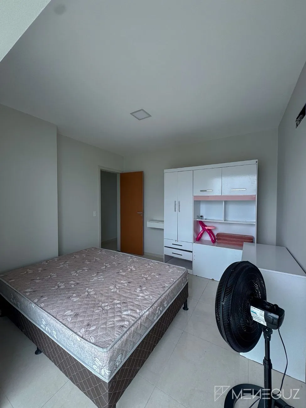 Imagem Apartamento mobiliado de 3 quartos na Avenida Praiana - andar alto, vista para as montanhas e vista discreta para o mar!