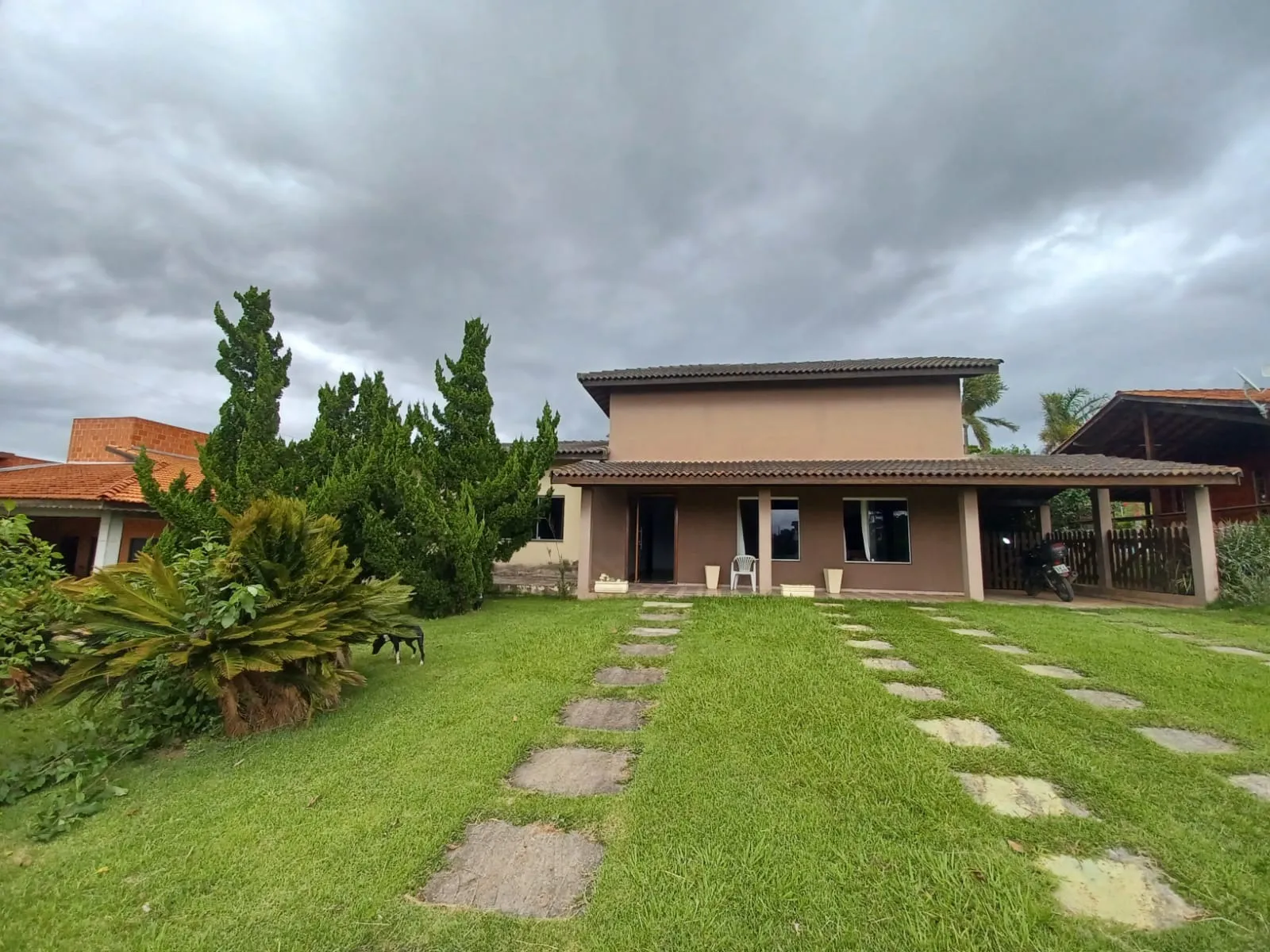 Imagem Casa com 04 dormitórios, sendo 01 suíte à venda no Condomínio Village da Serra!
