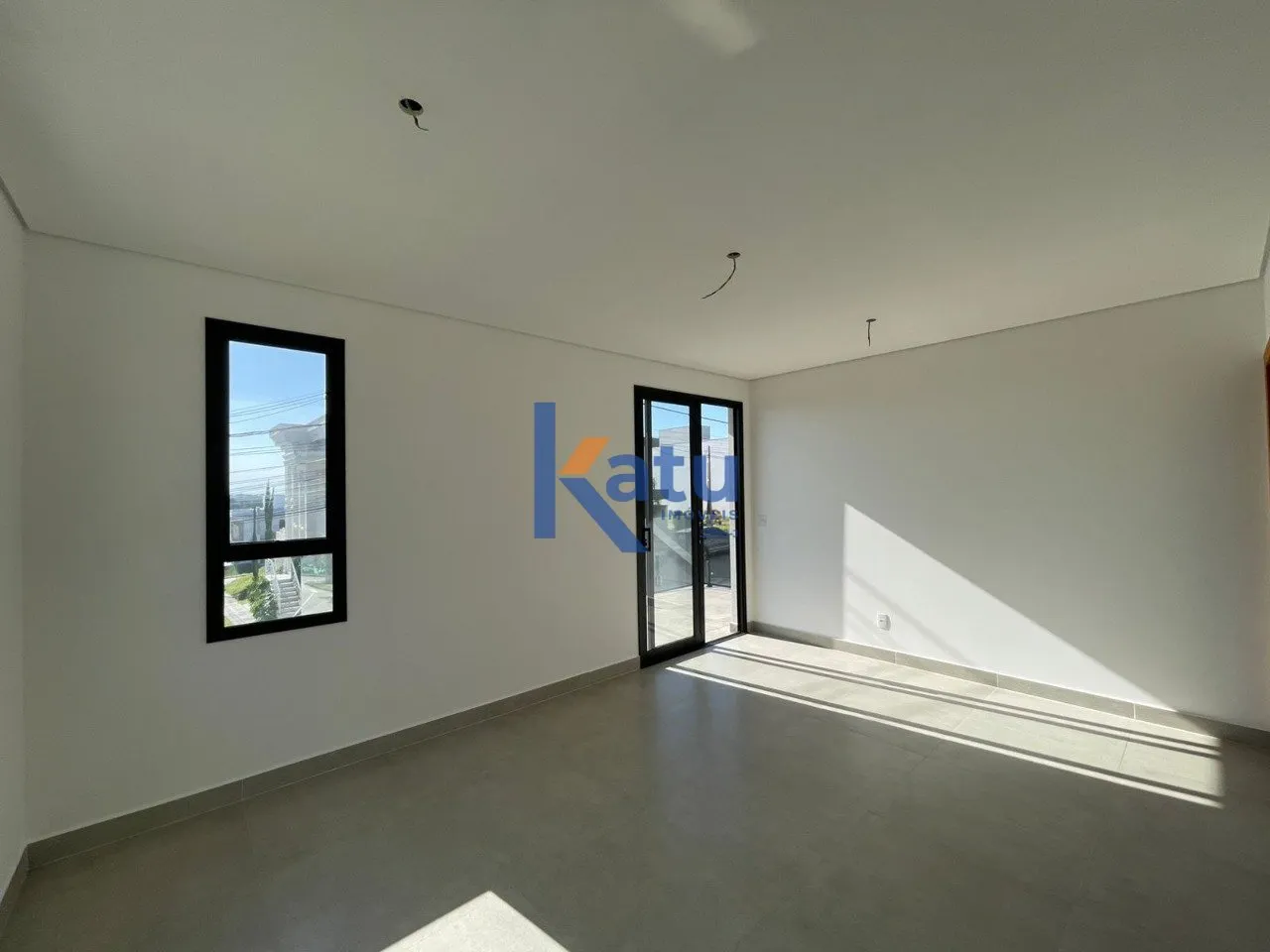 Imagem CASA PARA VENDA NO CONDOMÍNIO RESERVA DA ERMIDA EM JUNDIAÍ/SP

O imóvel possui 212 m² de área c...
