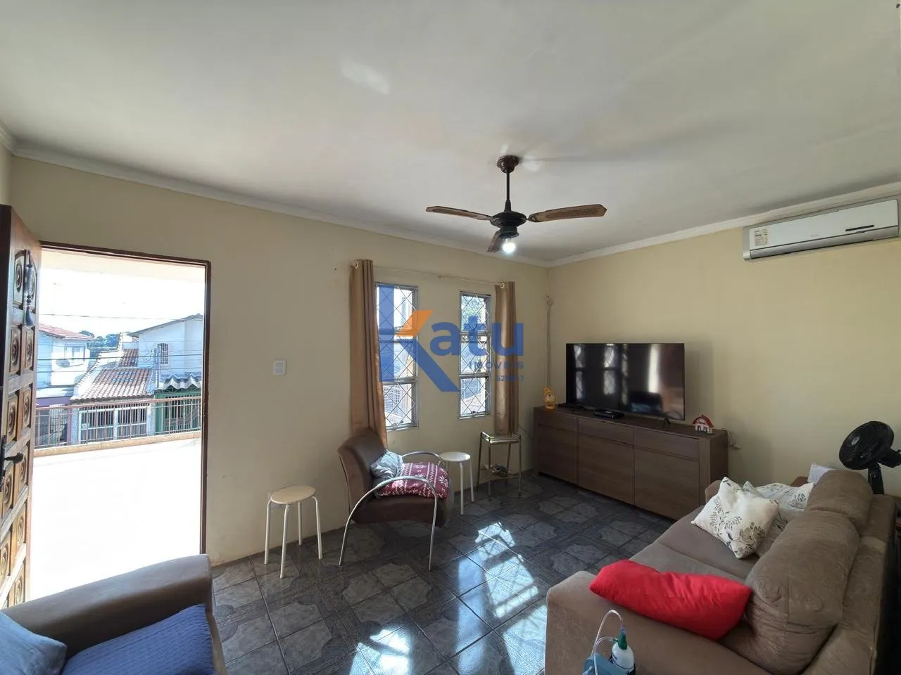 Imagem CASA PARA VENDA NO BAIRRO ELOY CHAVES EM JUNDIAÍ/SP

O imóvel possui 01 sala de estar equipada com...
