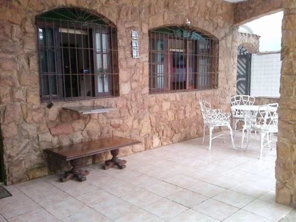 Imagem Sobrado com 4 dormitórios à venda, 216 m² por R$ 750.000,00 - Caiçara - Praia Grande/SP