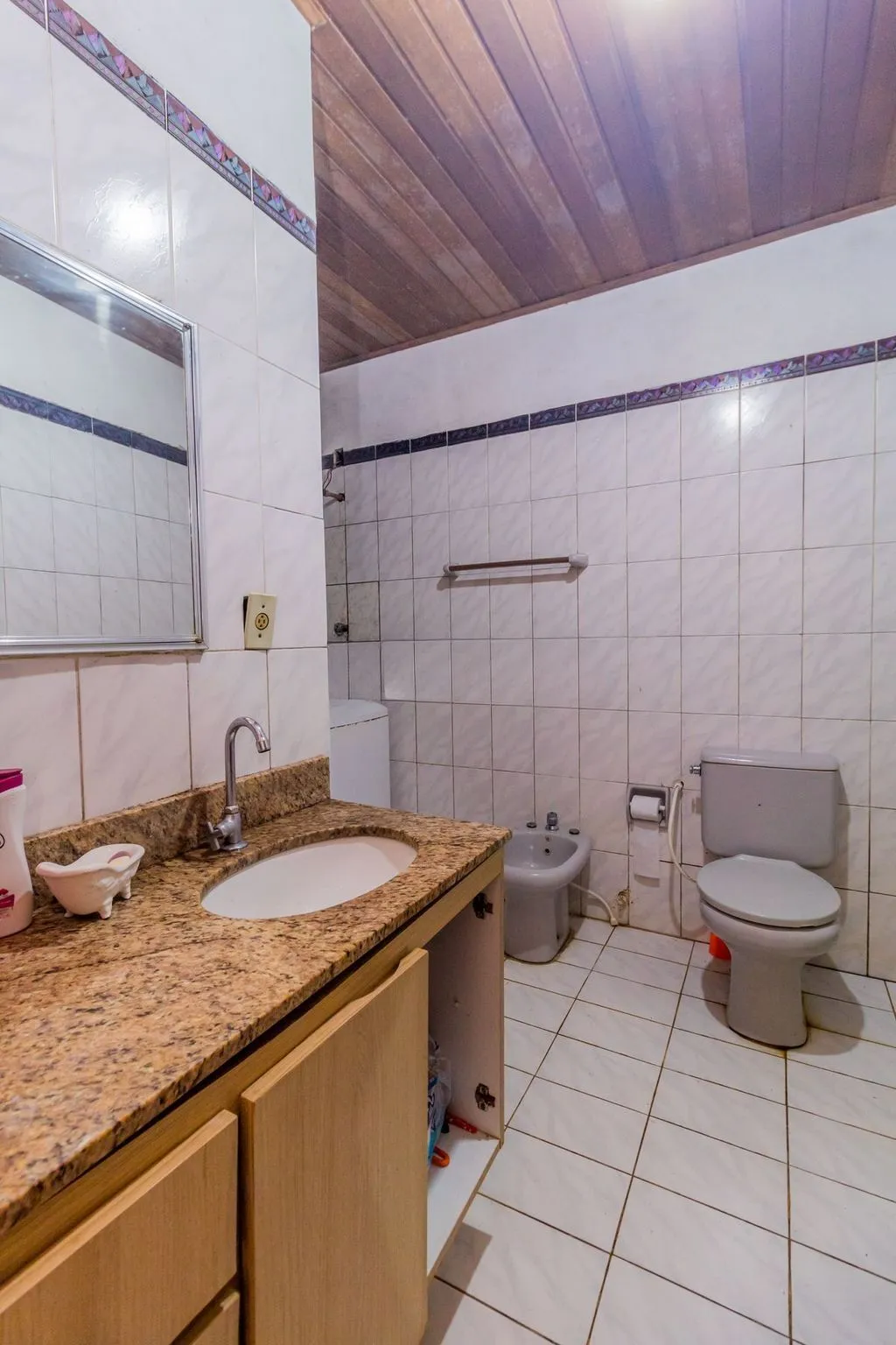 Imagem Casa de 5 dormitórios à venda no Bairro Bom Jesus - Porto Alegre