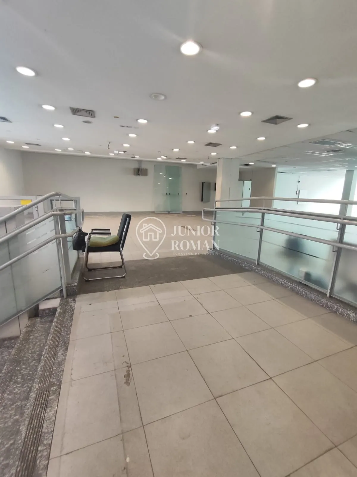 Imagem PRÉDIO COMERCIAL 2.579M² COM 35 VAGAS - EX AGÊNCIA BANCÁRIA EM SBC