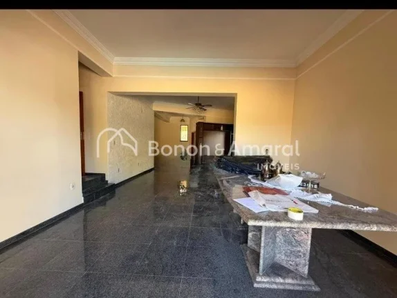 Imagem Encante-se com esta excelente residência em um dos condomínios mais tradicionais e seguros de Camp...
