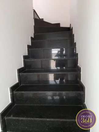 Imagem Casa em Condomínio Fechado com 02 Suítes com 02 vagas de garagem na Vila RéRé