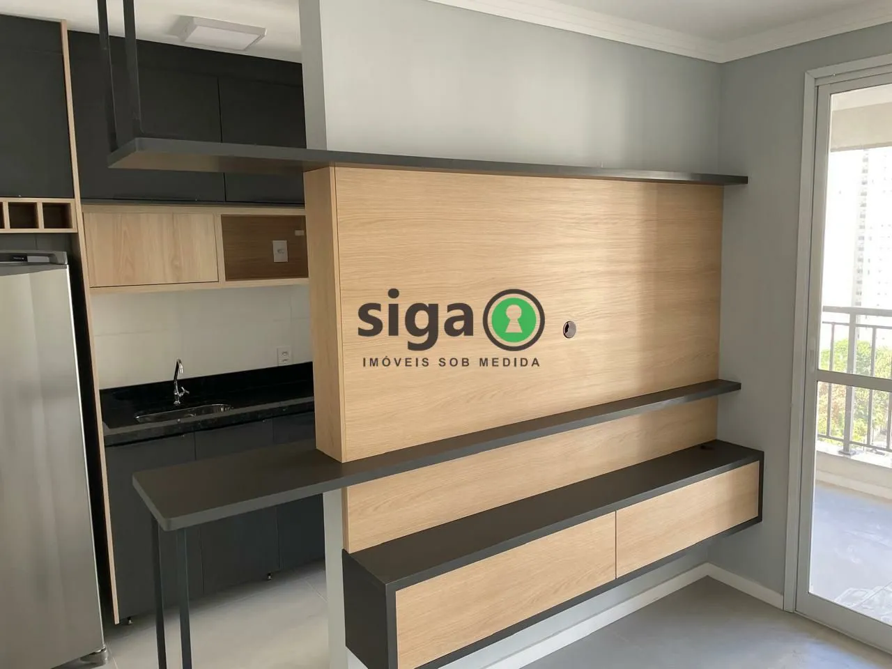 Imagem Apartamento mobiliado com uma vaga de garagem ao lado da linha lilás