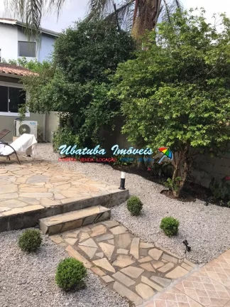 Imagem Casa com Ótima Localização em Condomínio Fechado