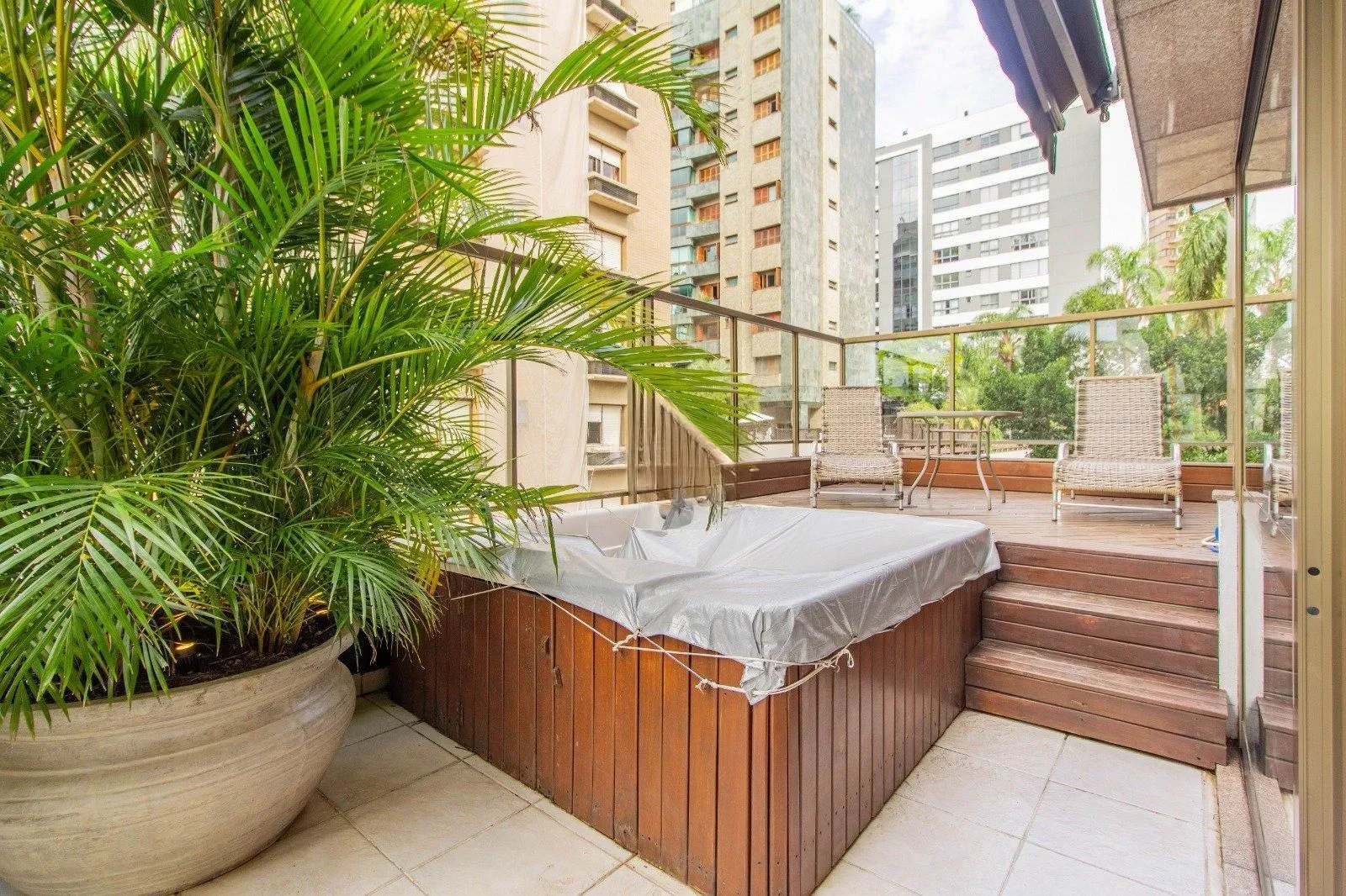 Imagem Apartamento Garden com 202m² e 3 dormitórios, 3 suítes, 3 vagas