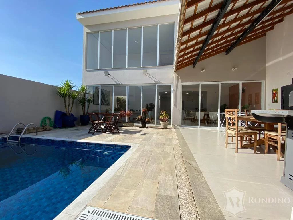 Foto do imóvel Casa Sobrado Condomínio Le France. Arquitetura Neoclássica em Avenida Três de Março