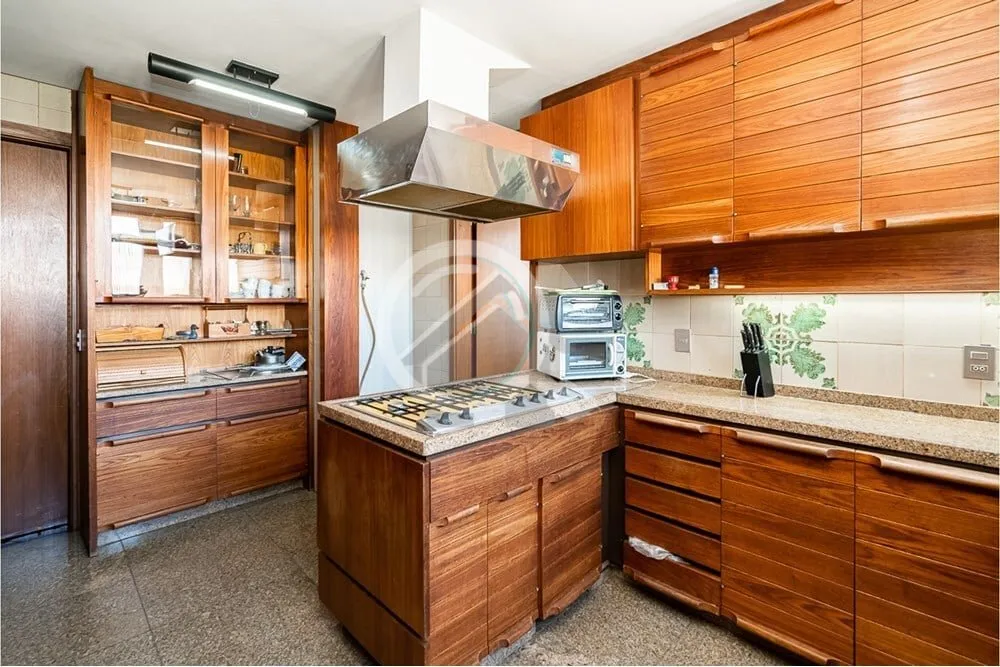 Imagem Excelente Oportunidade para Reforma Amplo apartamento de 232m² localizado na Rua João Abott, no ba...