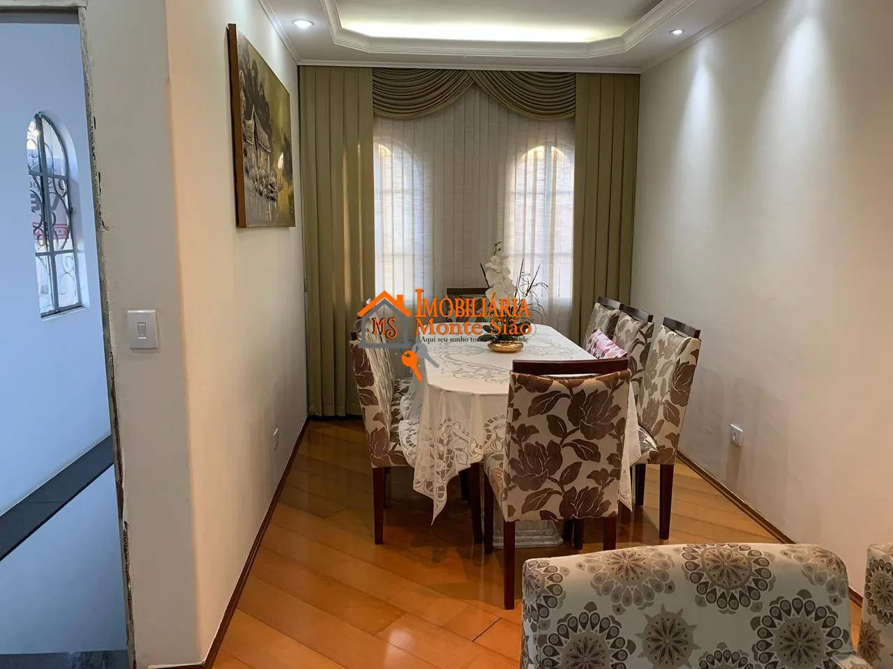 Foto do imóvel Casa 5 Dorms. c/ 2 Suítes + 5 Vagas | Excelente Localização