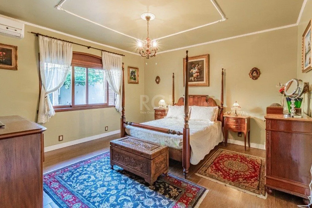 Imagem Casa de 3 dormitórios e 4 vagas de garagem no bairro Jardim Itu