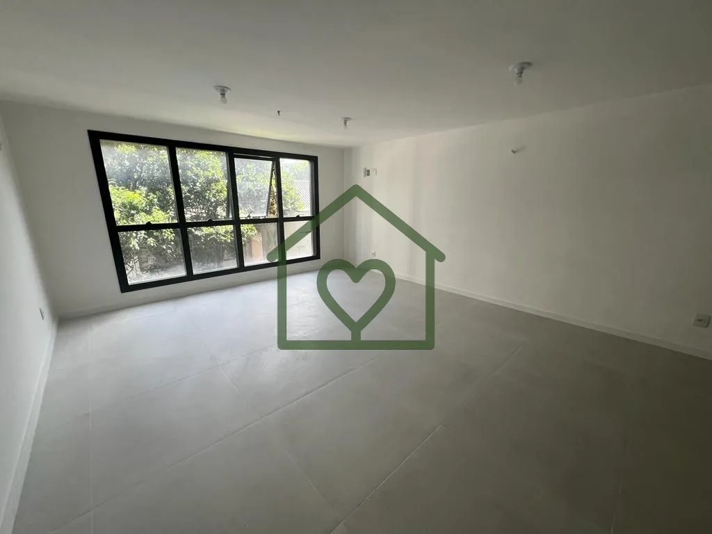 Imagem Vendo Sala comercial no bairro Menino Deus. Imóvel conta com 36 m² de área privativa, com piso e ...