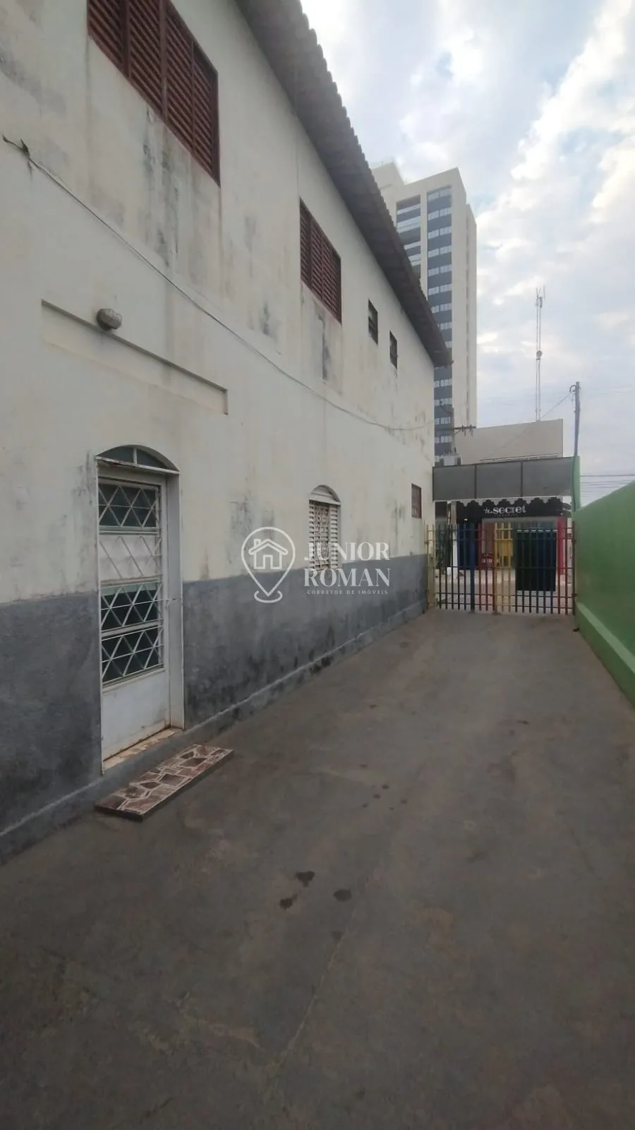 Imagem ÓTIMO INVESTIMENTO - PRÉDIO COMERCIAL E RESIDENCIAL CENTRO DE BARREIRAS/BA