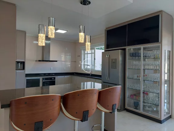 Imagem UMA CASA EM CONDOMÍNIO FECHADO COM APENAS 6 RESIDÊNCIAS, MOBILIADA, PARA VOCÊ E SUA FAMÍLIA DESFRUTAREM!