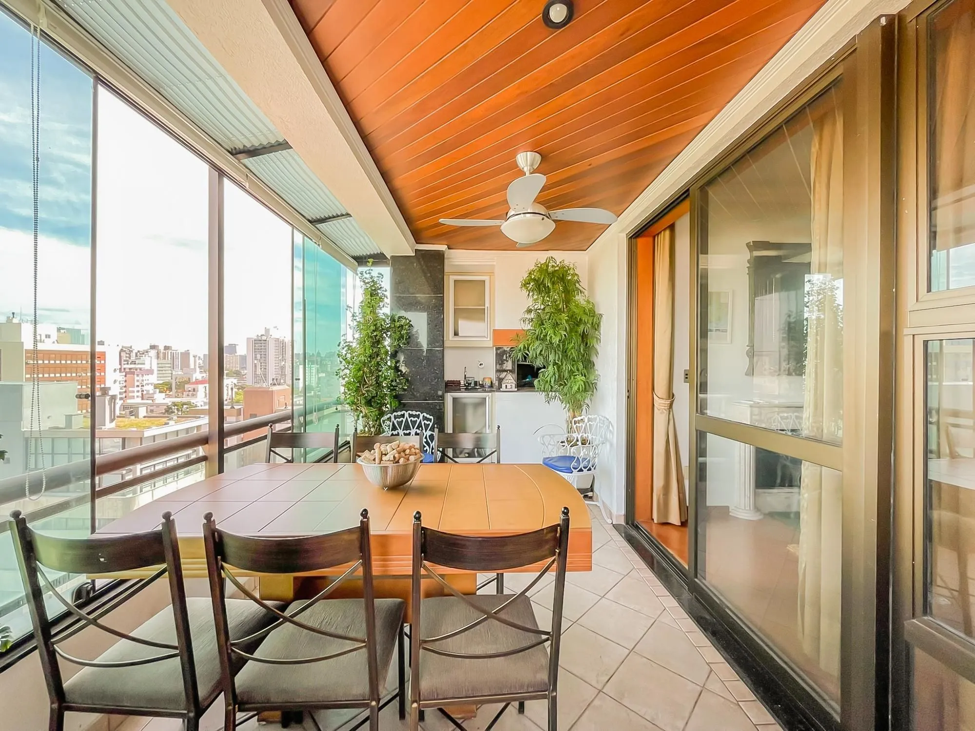 Imagem Lindo apartamento 03 dormitórios, duas vagas Coração Menino Deus