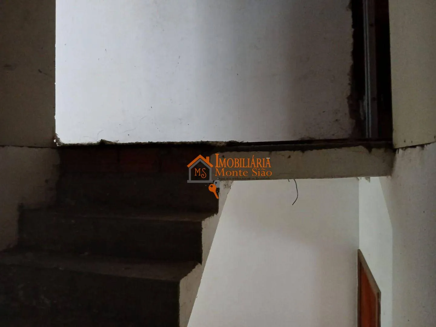 Imagem Sobrado com 4 dormitórios à venda, 300 m² por R$ 850.000,00 - Vila Augusta - Guarulhos/SP