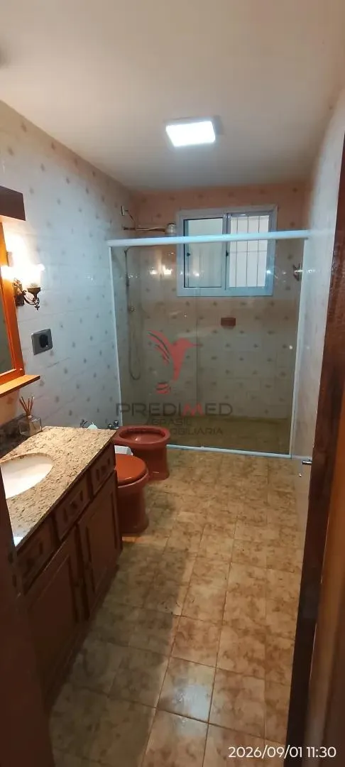 Imagem PRONTO PARA MORAR NO CENTRO: SOBRADO DE 3 DORMS, SUITE E 2 VAGAS