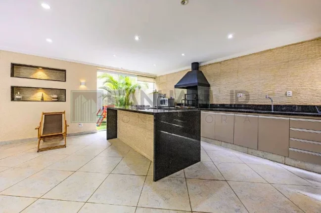 Foto do imóvel Imperdível oportunidade: Casa à venda em São Paulo-SP, Vila Romana, 4 quartos, 1 suíte, 6 salas, 6 banheiros, 2 vagas, 390m².