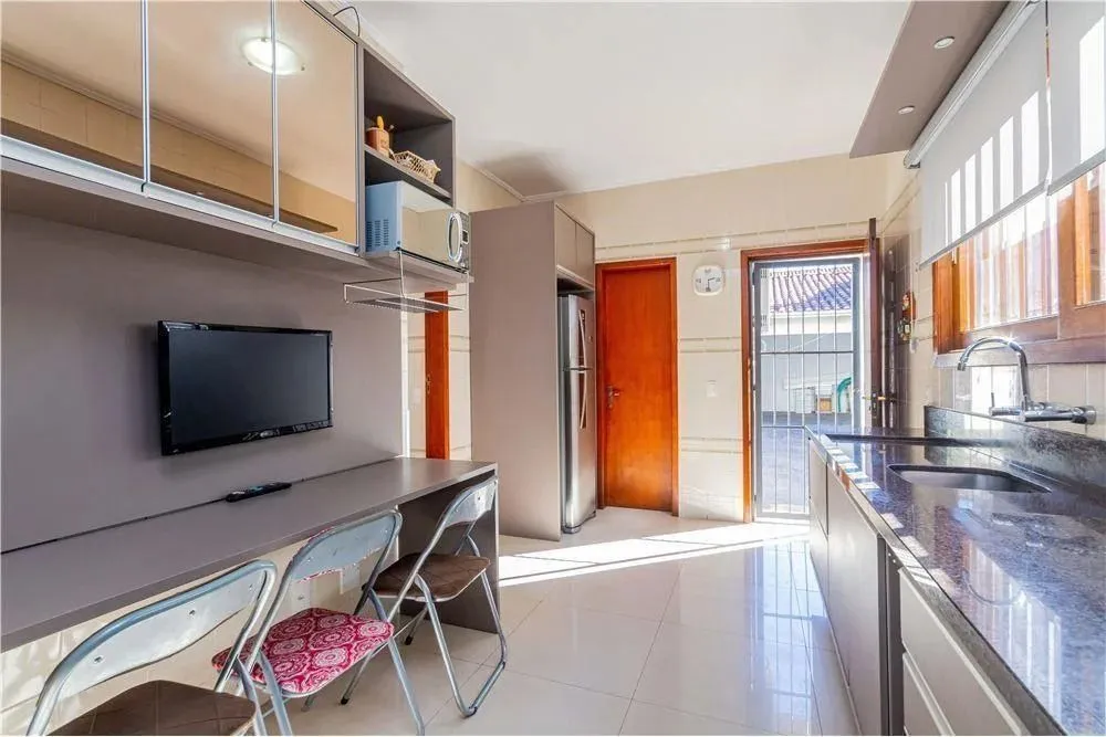 Imagem Ampla casa com 3 Dormitórios e Pátio Próximo a Adda Mascarenhas