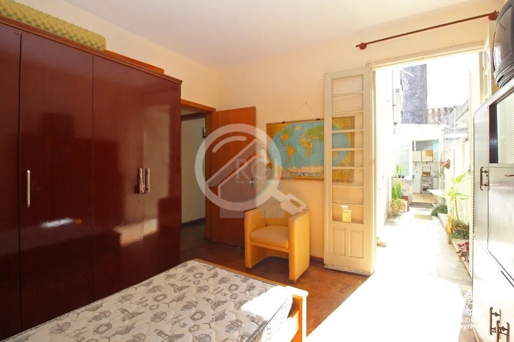 EXCLUSIVIDADE. Apartamento amplo de dois dormitórios, banheiro social, living para dois ambientes, ...