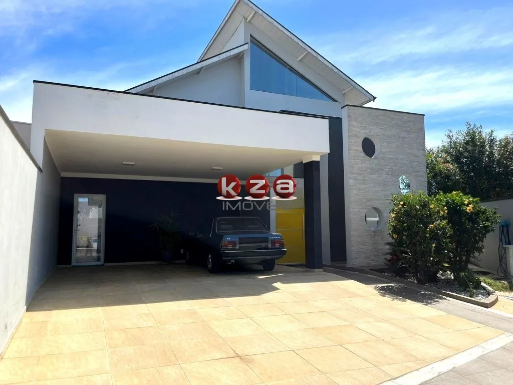 Foto do imóvel Casa de alto padrão à venda em condomínio exclusivo de Valinhos-SP, no Loteamento Residencial Santa Gertrudes: 3 quartos, 1 suíte, 2 salas, 3 banheiros, 2 vagas de garagem, 287,60 m².