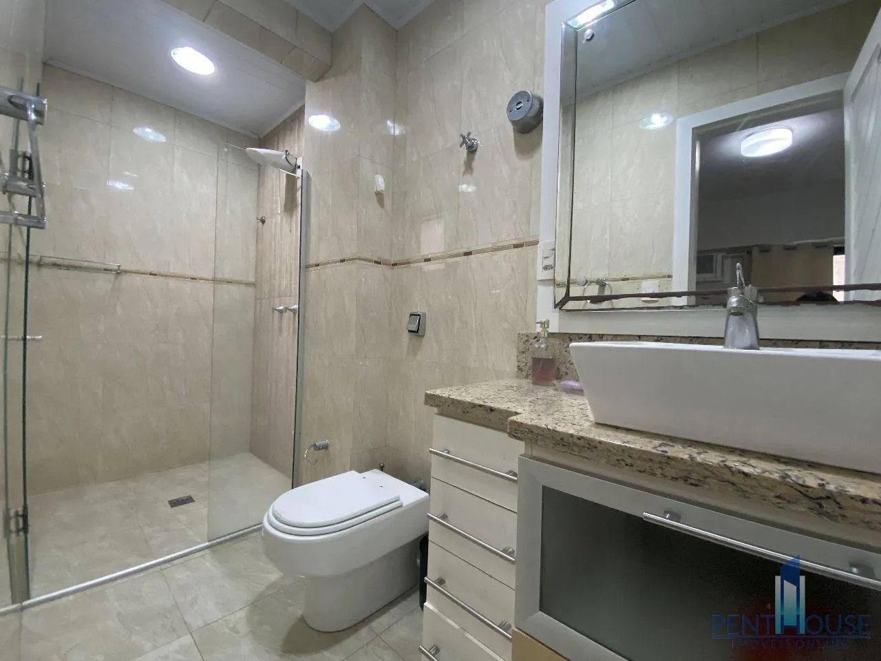 Imagem Apartamento Frente Mar para Venda em Balneário Camboriú, CENTRO, 3 dormitórios, 1 suíte, 2 banheiros, 1 vaga