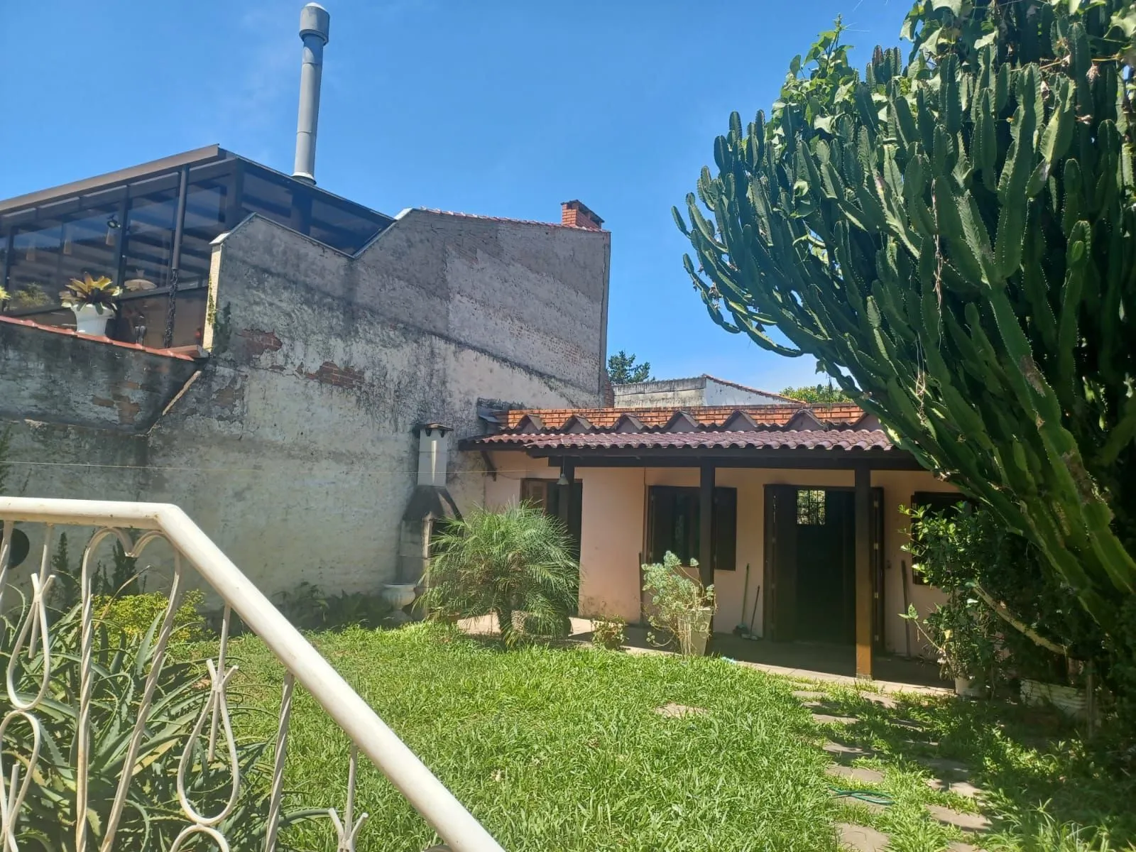 Imagem Casa de 3 quartos, suíte e patio no bairro Medianeira em POA
