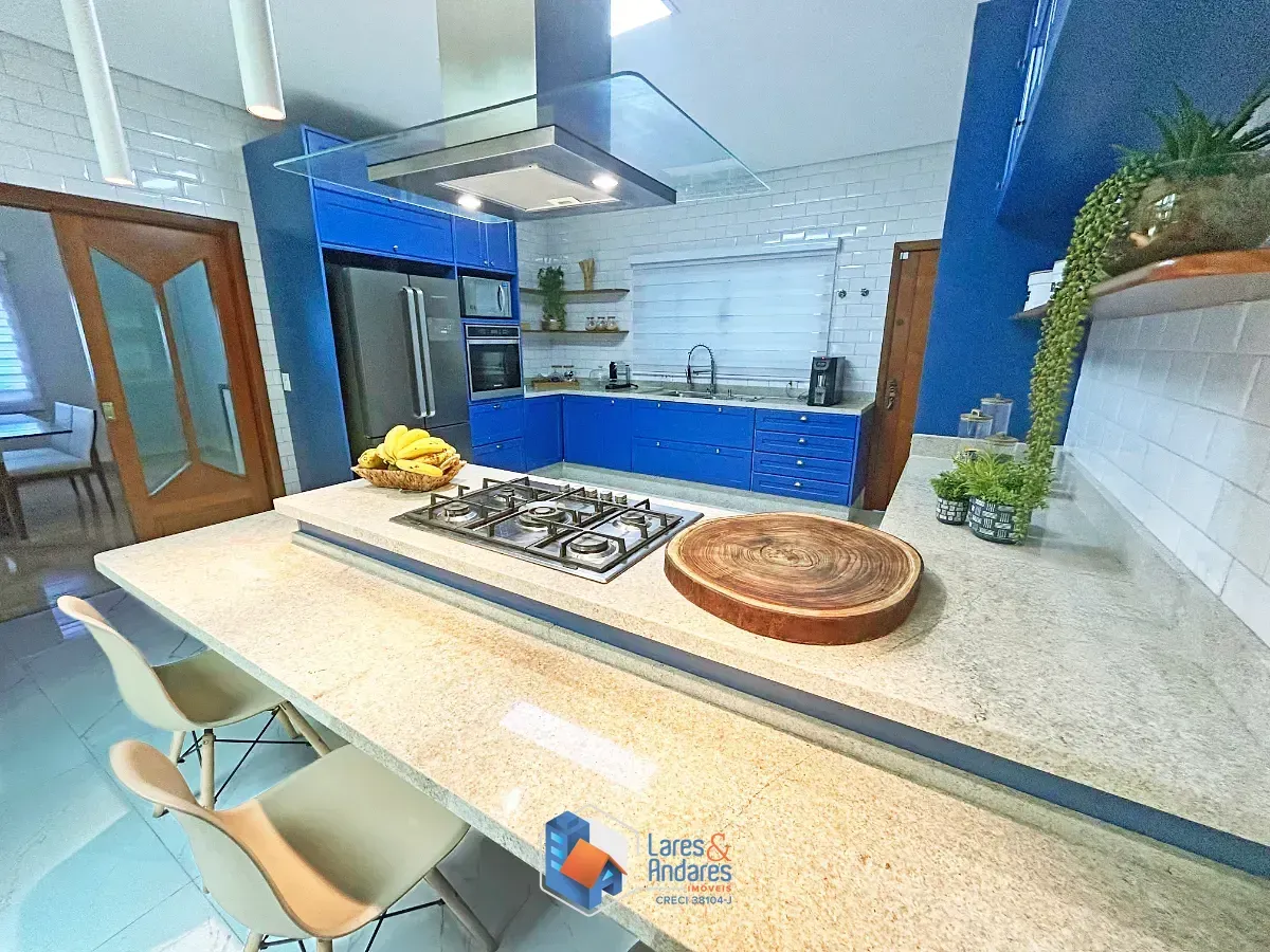 Imagem Sobrado para venda em Jardim Nossa Senhora do Carmo com 4 quartos, sendo 2 suítes, 328m²