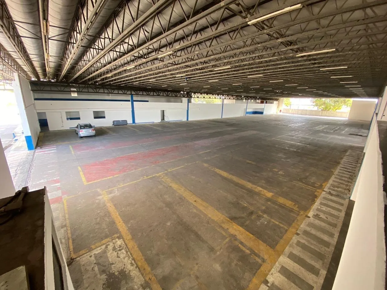 Imagem Salão Comercial à Venda em Sorocaba-SP no Bairro Parque Santa Isabel: 2 Salas, 2 Banheiros, 811m² de Área
