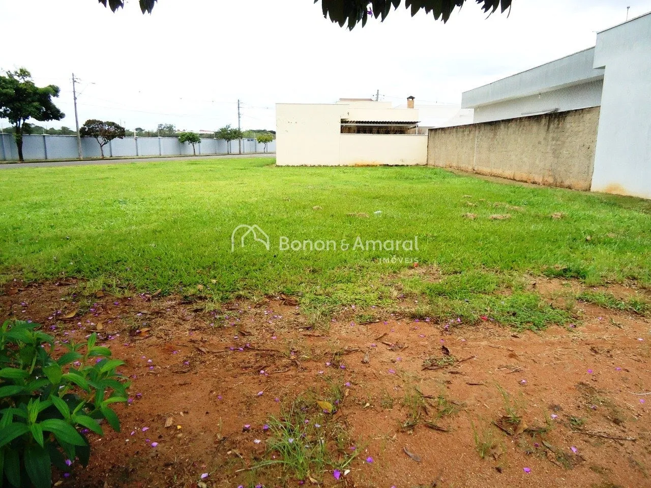 Foto do imóvel Terreno à venda em condomínio em Paulínia, 300 m2, plano, ótima localização. Aguardando a construção de sua casa.Lazer e segurança! em Avenida José Puccinelli, 01240 - Cascata, Paulínia - SP