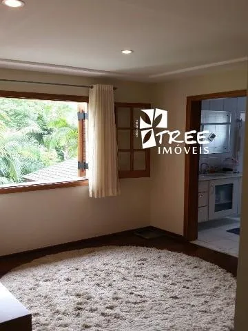 Imagem VENDA E LOCAÇÃO DE CASA NO CONDOMÍNIO NOVO HORIZONTE, EM ARUJÁ/SP, 350m² com 2 quartos, suíte, sala com lareira, piscina e churrasqueira. CONSULTE-NOS