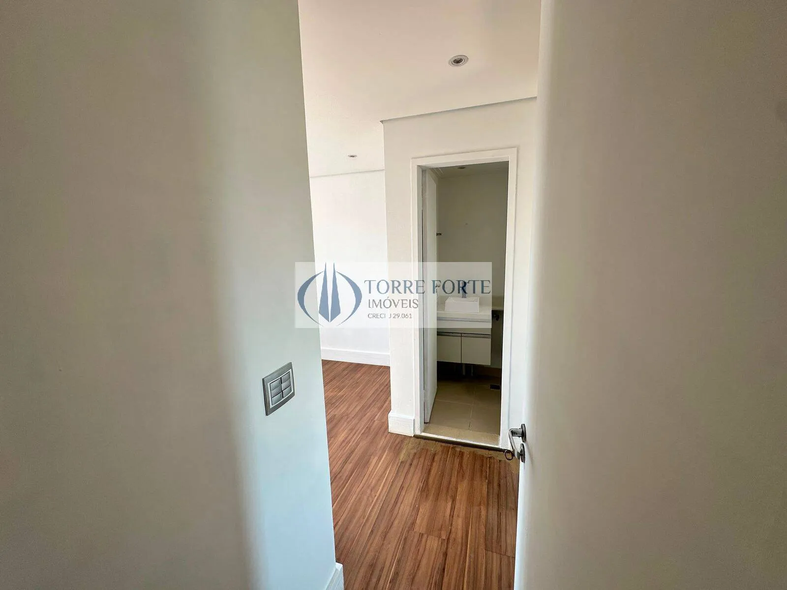 Imagem Lindo Apartamento com 2 dormitorios 2 vagas , varanda na Vila Carrão.