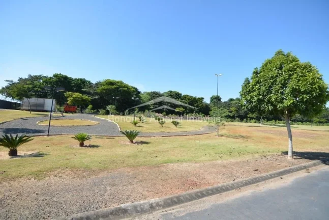 Imagem Terreno à venda no Condomínio Campos do Conde II em Paulínia, com 300 metros e totalmente plano.
...